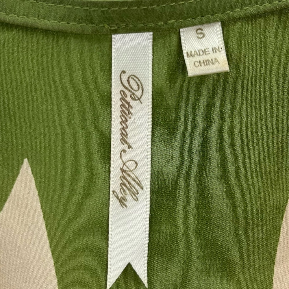 Petticoat Alley Silk Green Floral Plunge Criss Cross Blouse Size Small - Picture 2 of 7